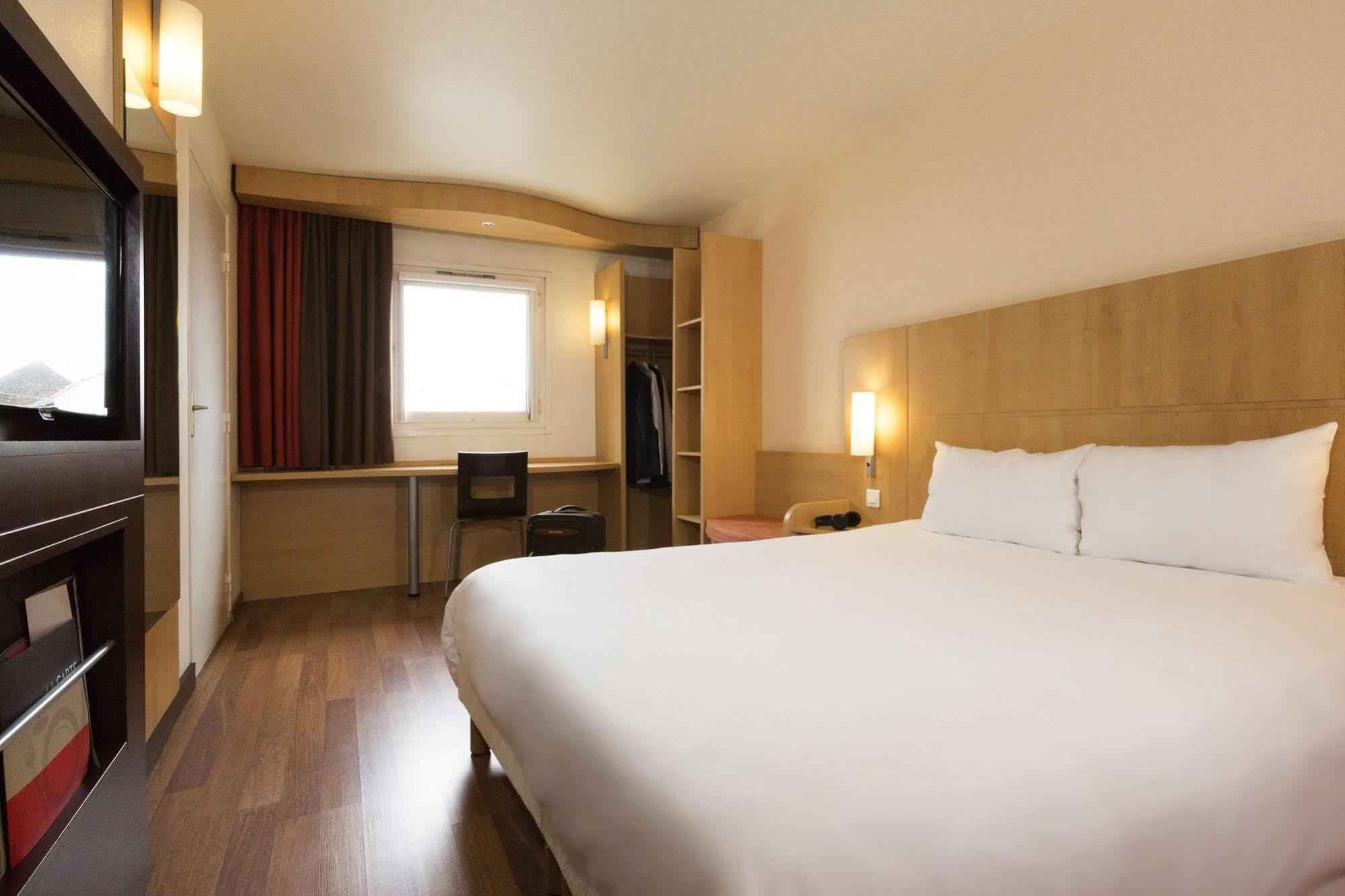 Ibis Hotel 2*